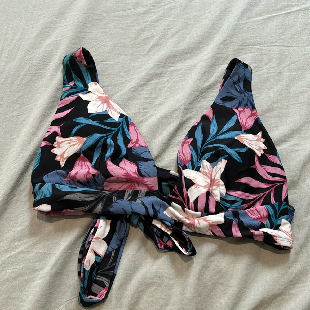 Hollister Adjustable Tie Back Bikini Top